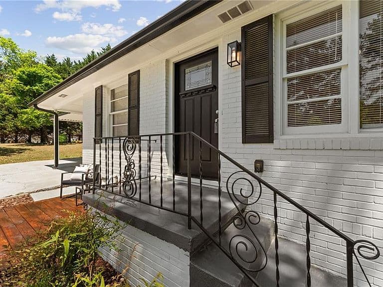 Listing photo 3