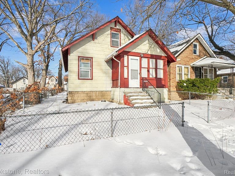 Listing photo 3