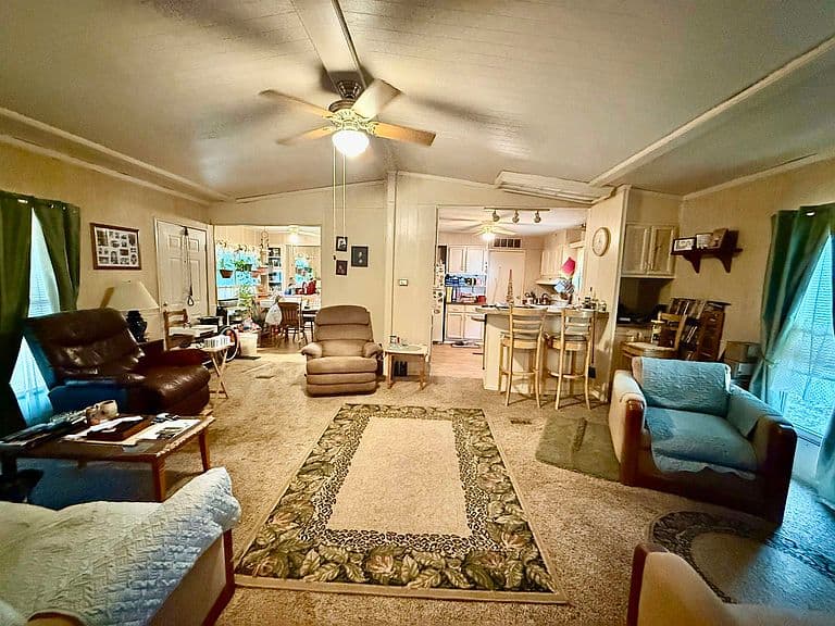 Listing photo 5