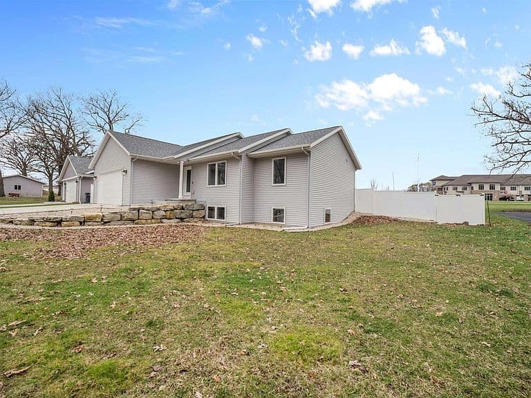 Listing photo 4