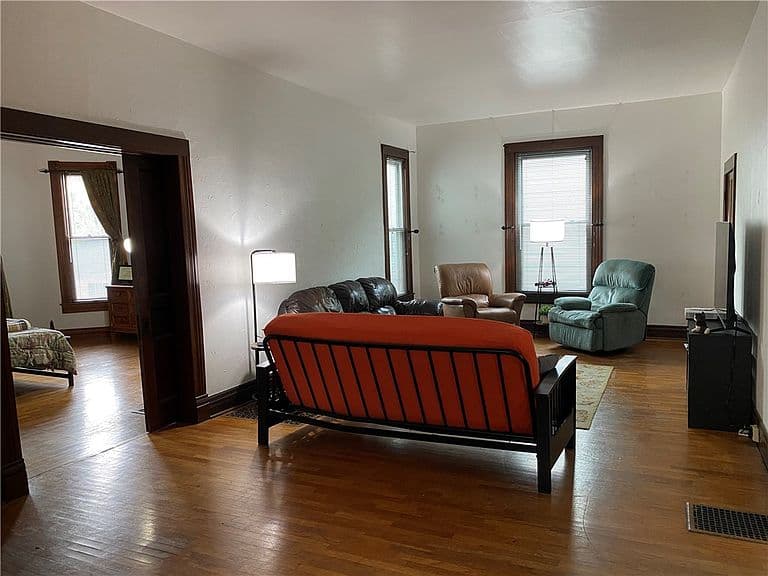 Listing photo 5