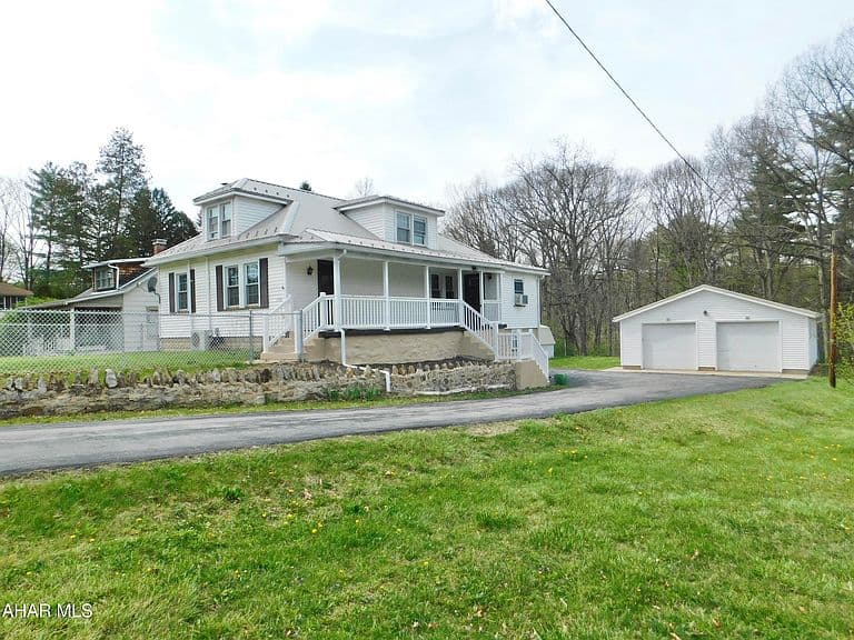 Listing photo 2
