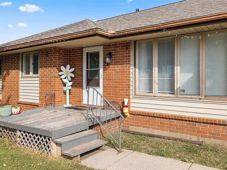 Listing photo 3
