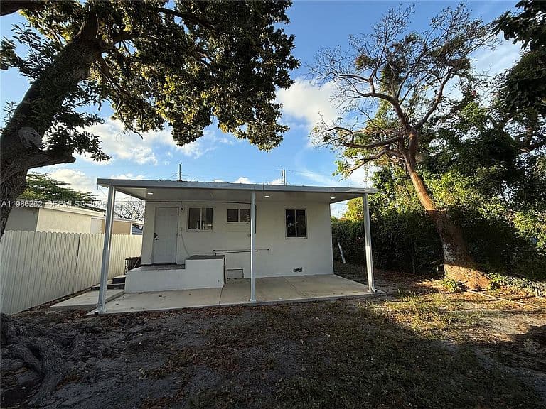 Listing photo 5