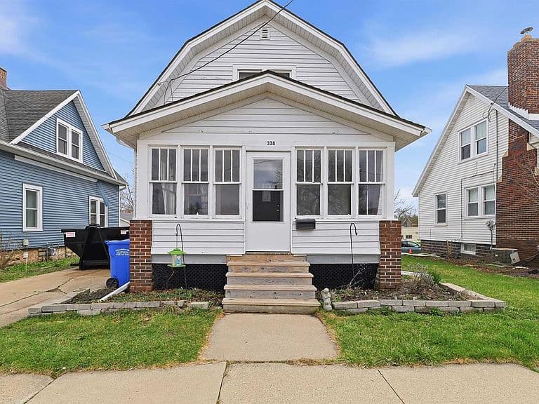 Listing photo 2
