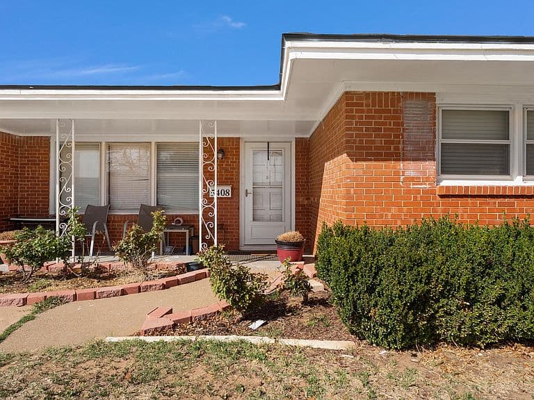 Listing photo 3