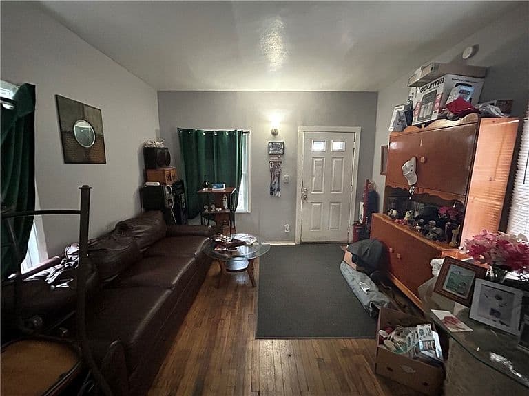 Listing photo 5