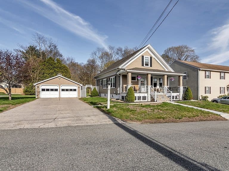 Listing photo 2