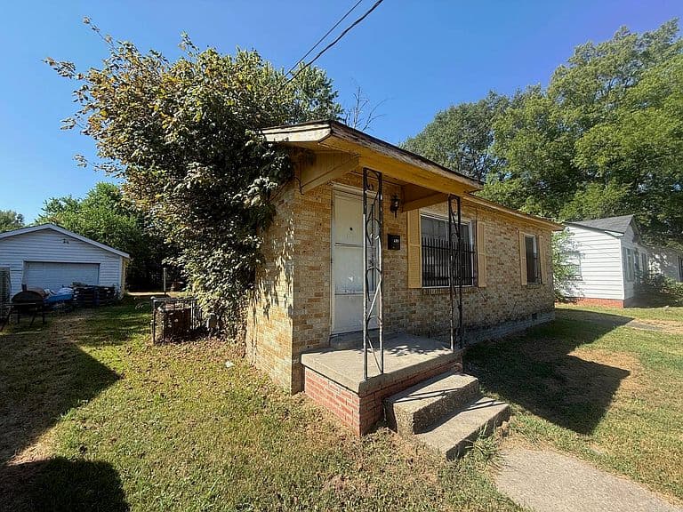 Listing photo 2