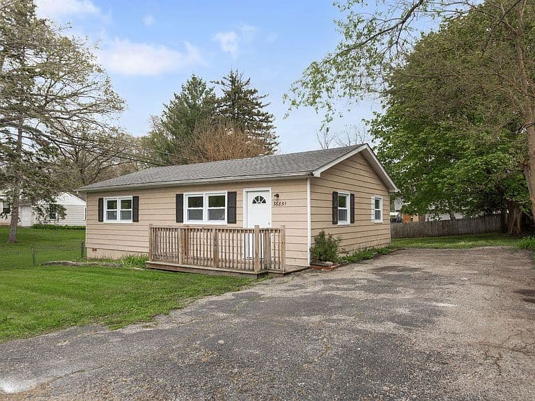 Listing photo 2