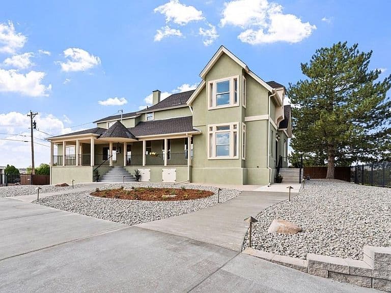 Listing photo 2
