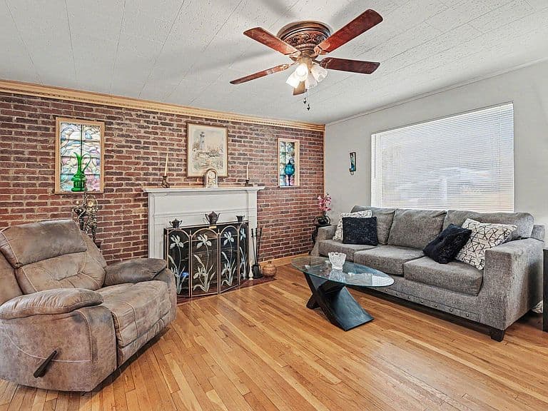 Listing photo 3