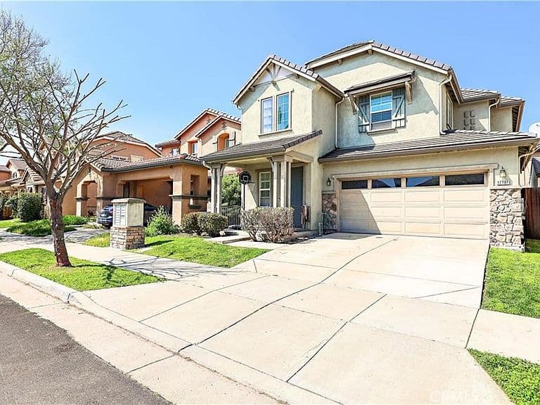 Listing photo 2