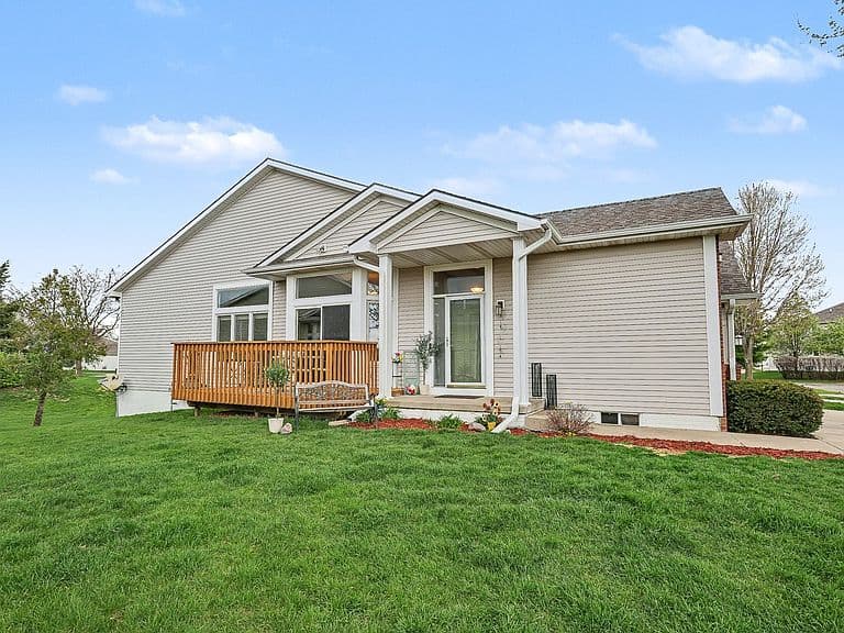 Listing photo 2