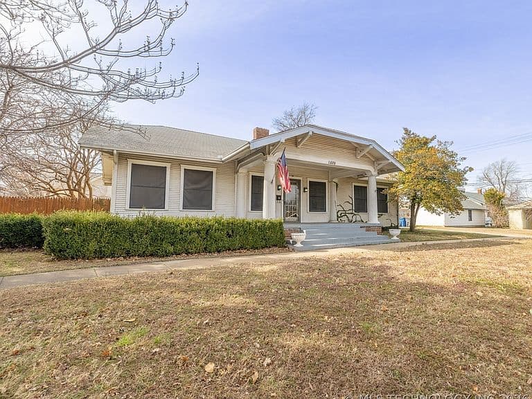 Listing photo 2