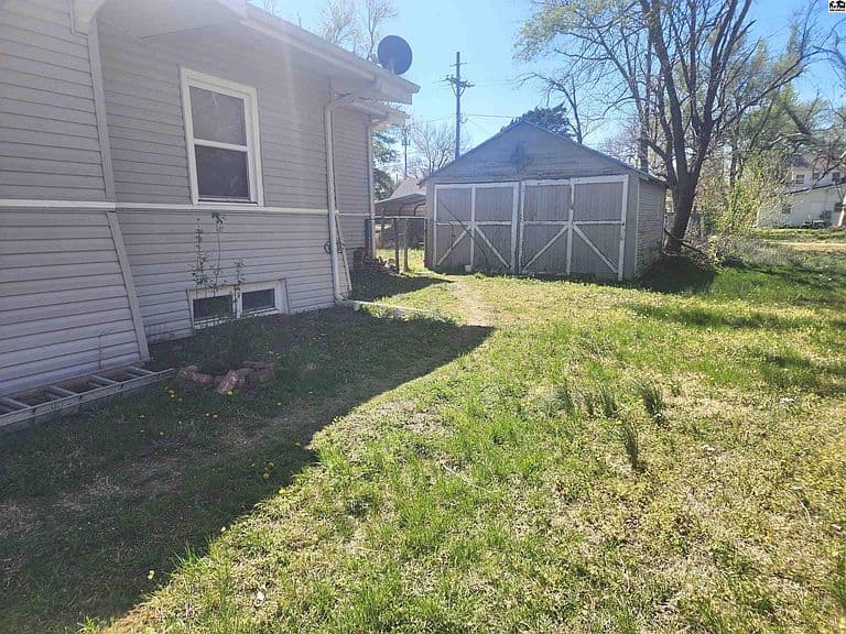Listing photo 2