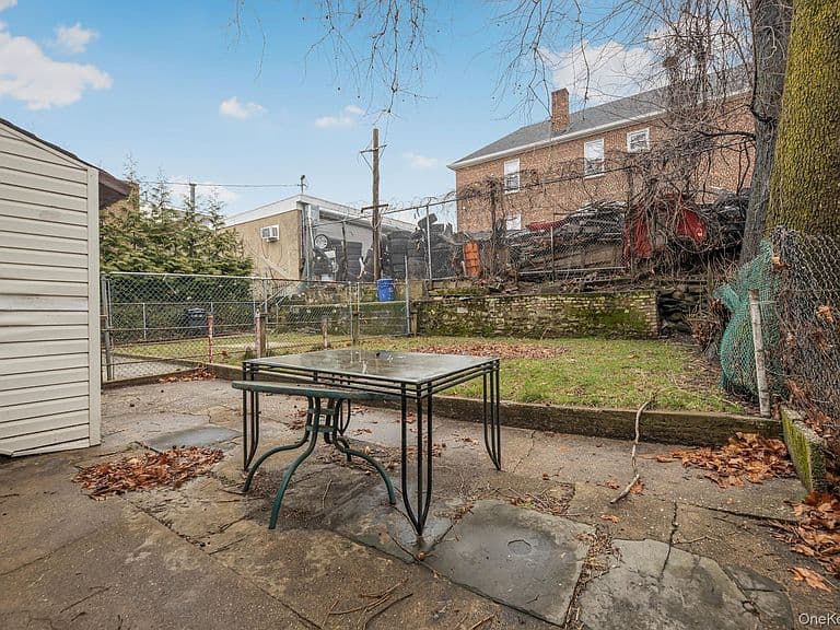 Listing photo 4