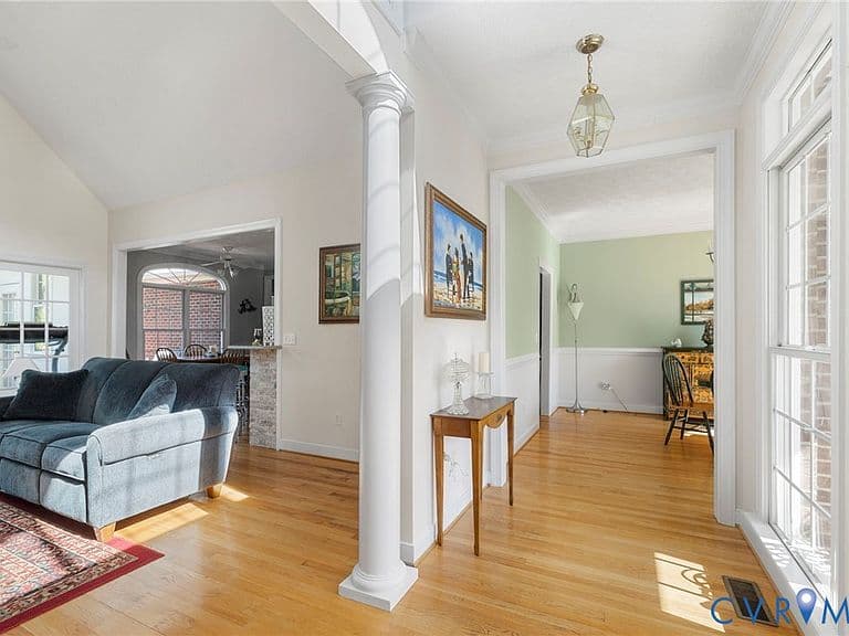 Listing photo 5