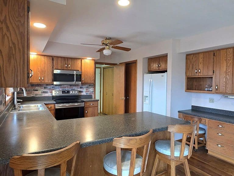 Listing photo 5