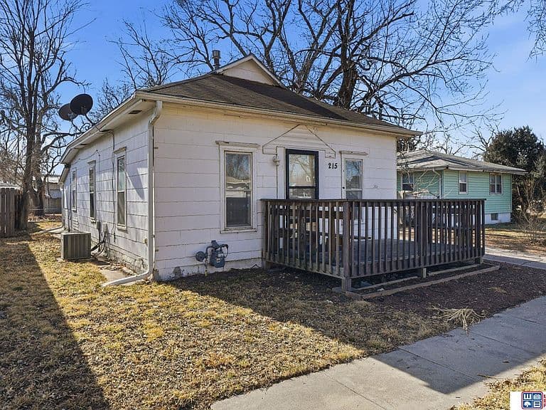 Listing photo 2
