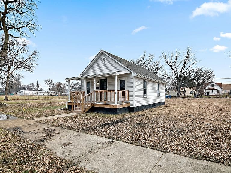 Listing photo 2