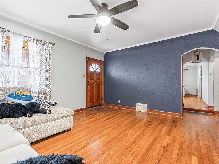 Listing photo 3