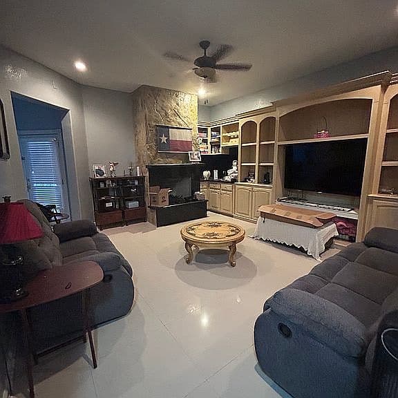 Listing photo 5