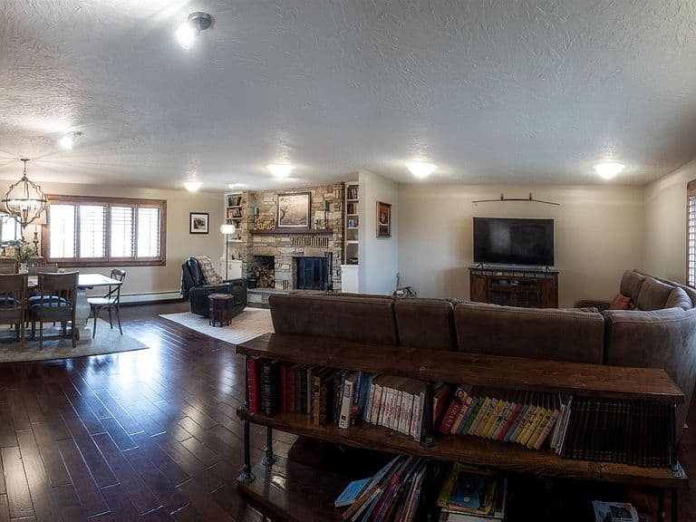 Listing photo 3