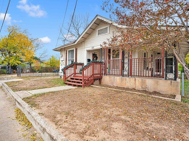 Listing photo 2