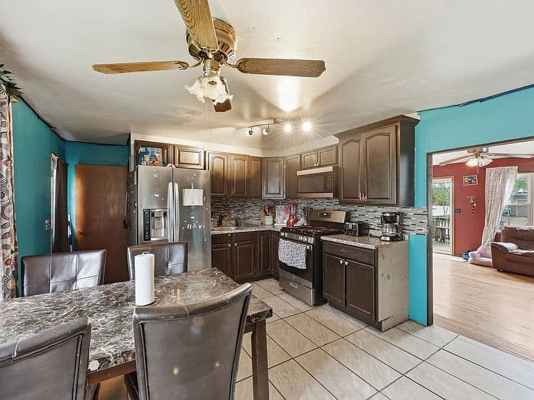 Listing photo 5