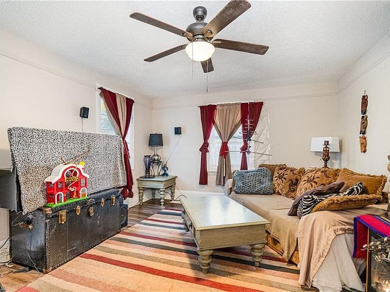 Listing photo 4