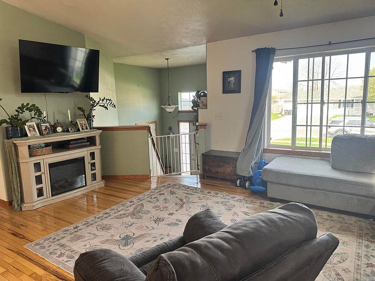 Listing photo 4