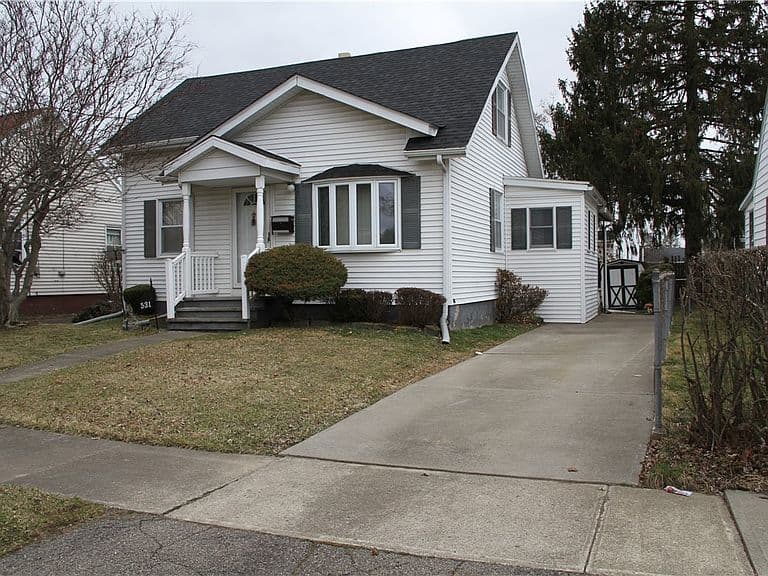 Listing photo 2