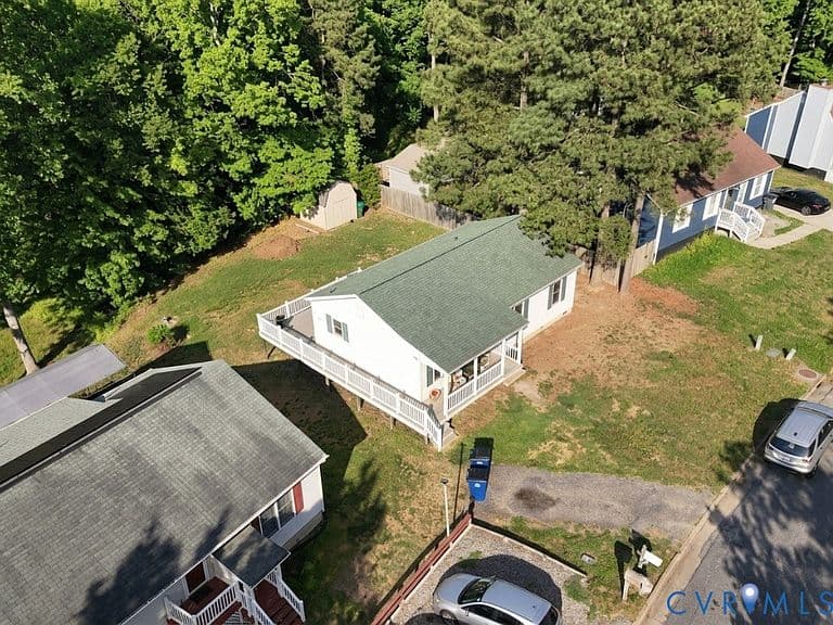 Listing photo 2