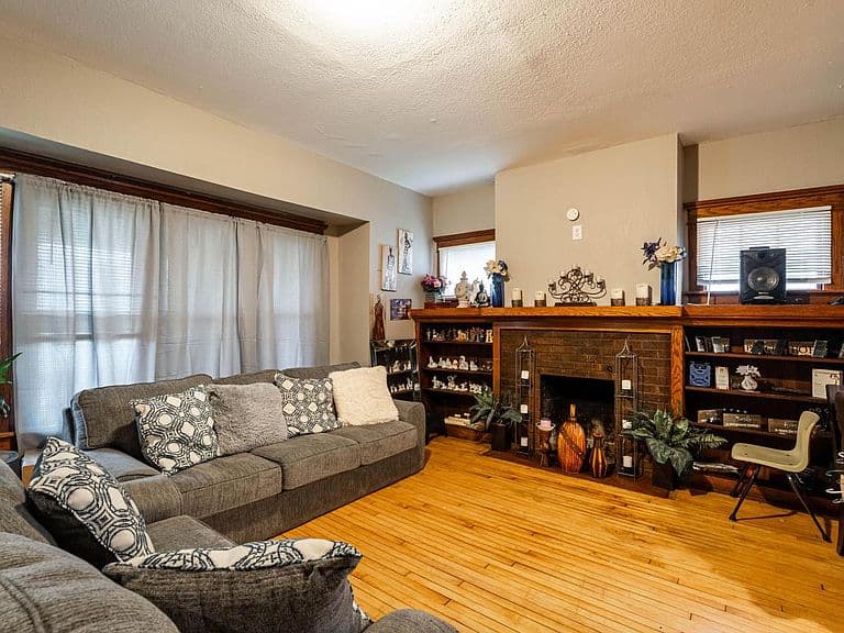 Listing photo 3