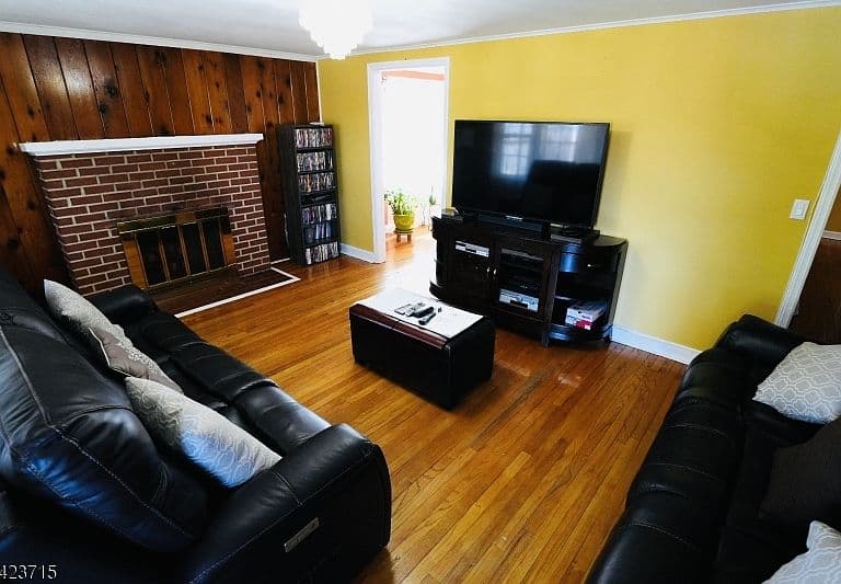 Listing photo 5