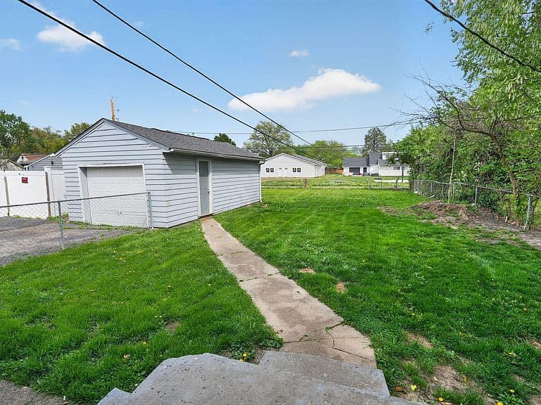 Listing photo 5