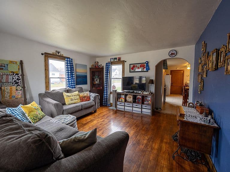 Listing photo 2