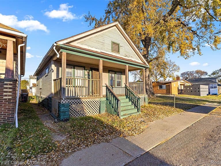 Listing photo 2