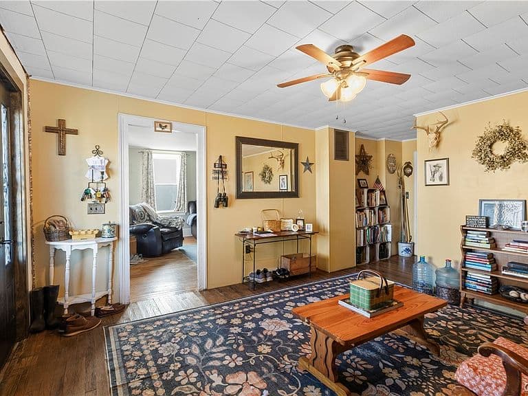 Listing photo 4