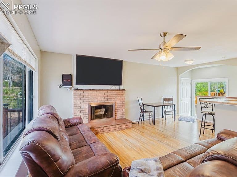 Listing photo 5