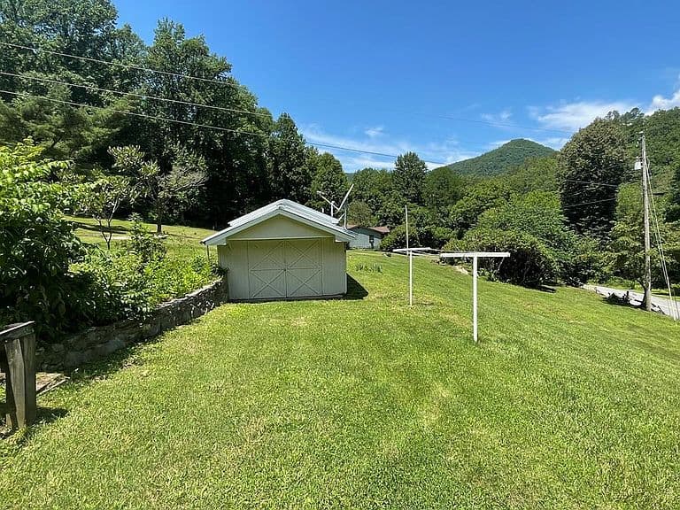 Listing photo 4
