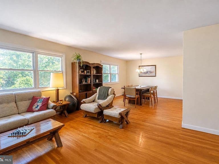 Listing photo 5