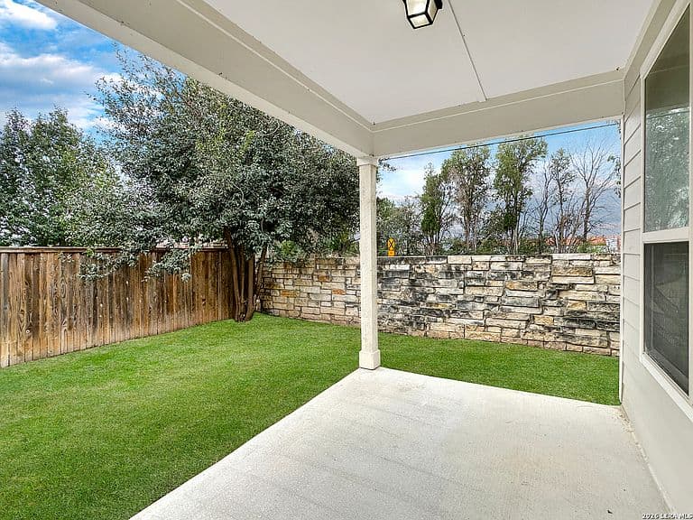Listing photo 4