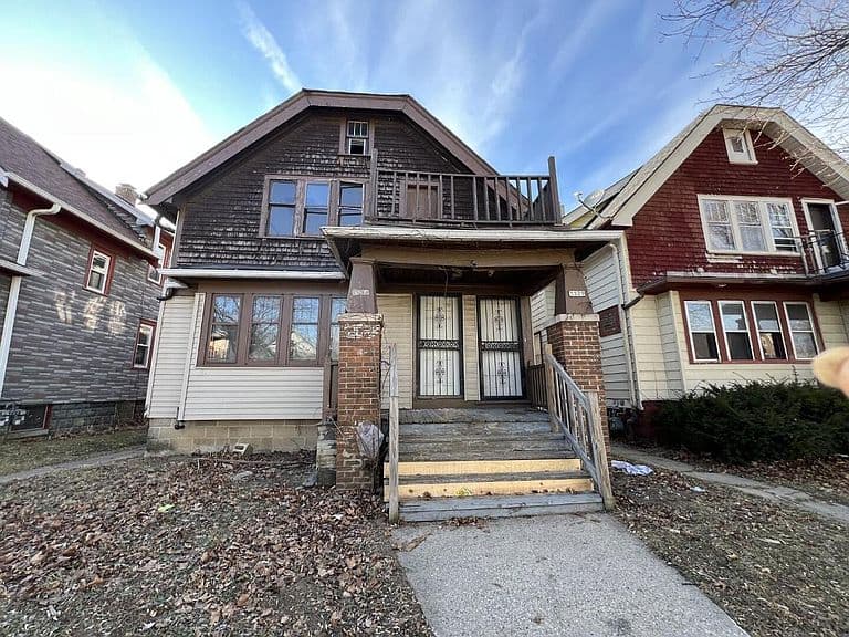 Listing photo 2