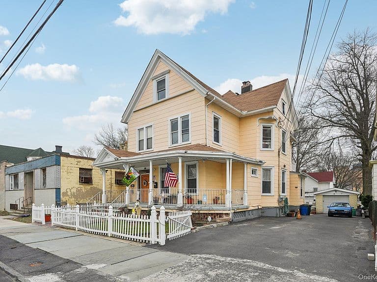 Listing photo 3