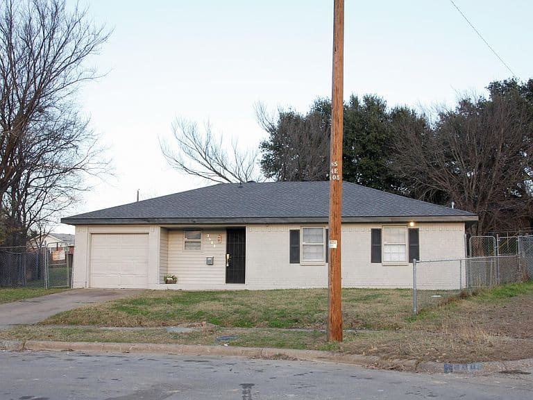 Listing photo 3