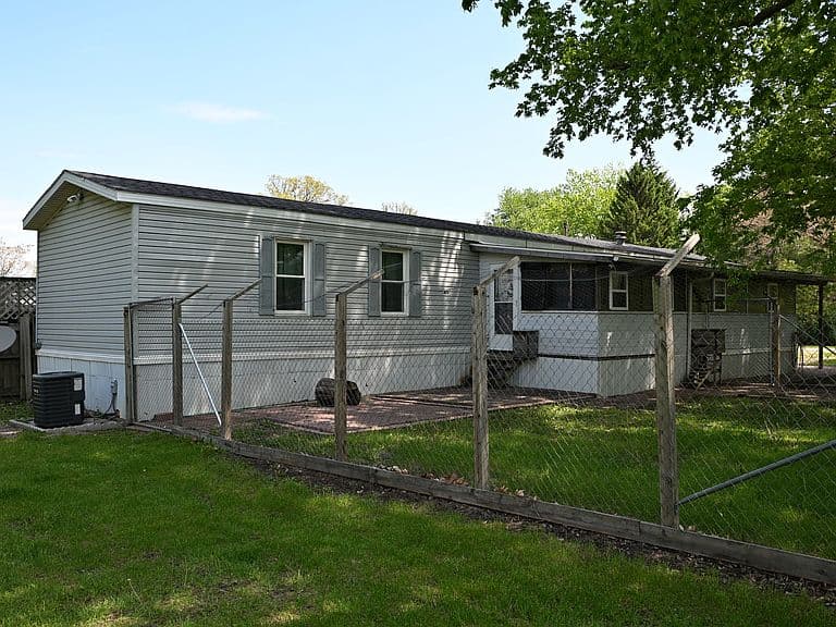 Listing photo 5