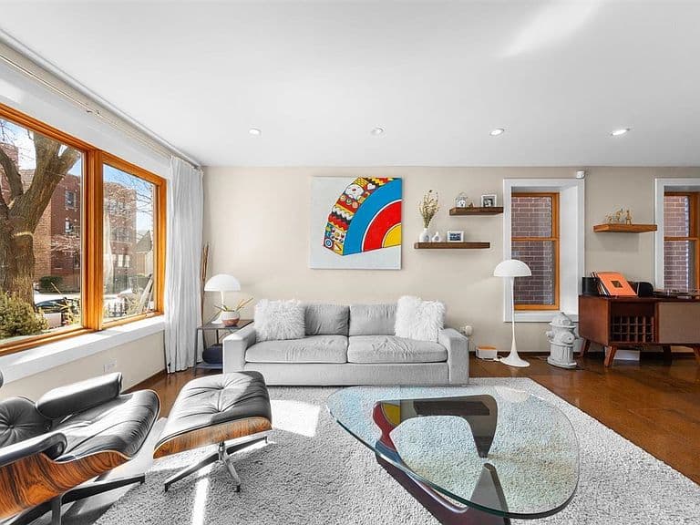 Listing photo 4