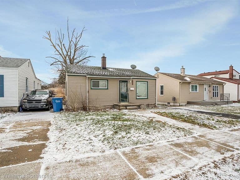 Listing photo 2